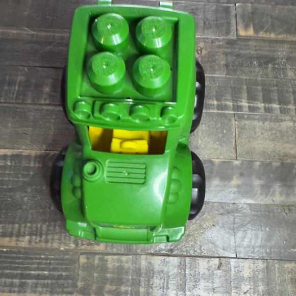 Mega Bloks Big Blocks John Deere Lil' Tractor First Builders - Picture 4 of 7